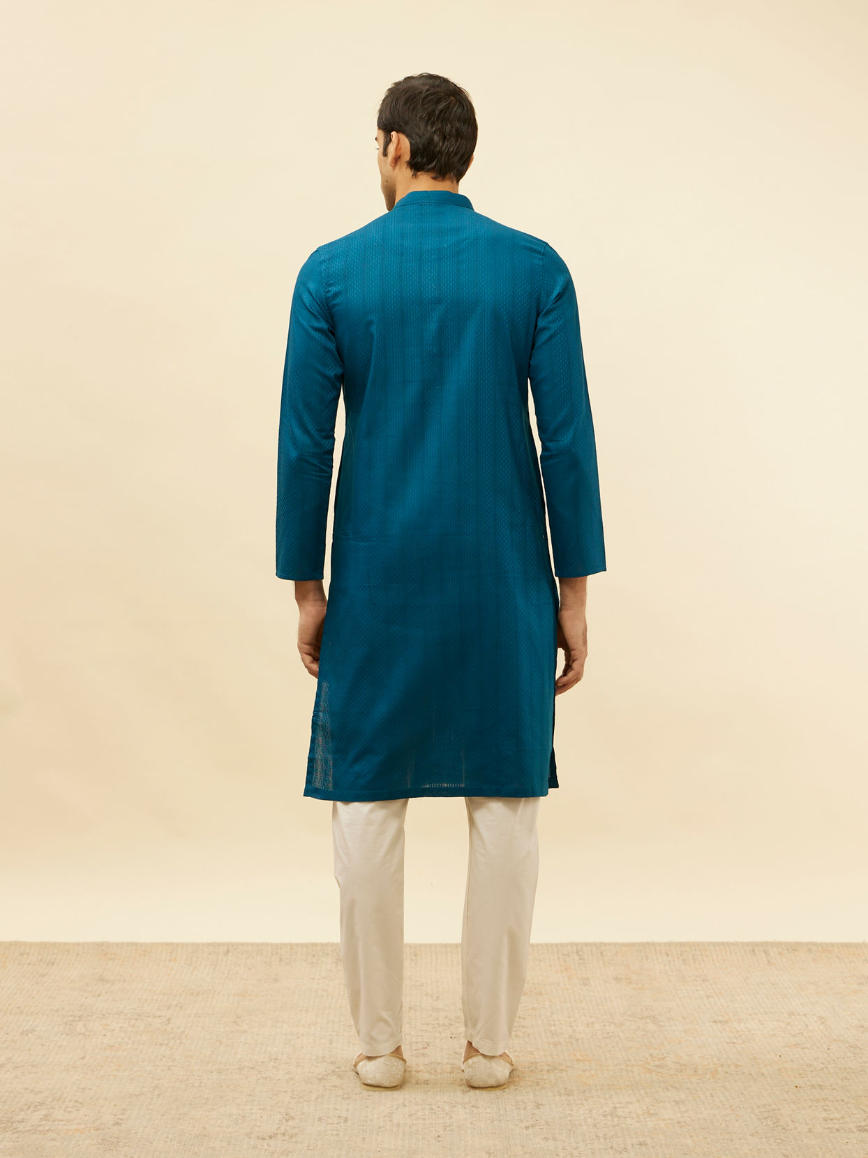 alt message - Manyavar Men Bright Blue Self Patterned Kurta Set image number 5